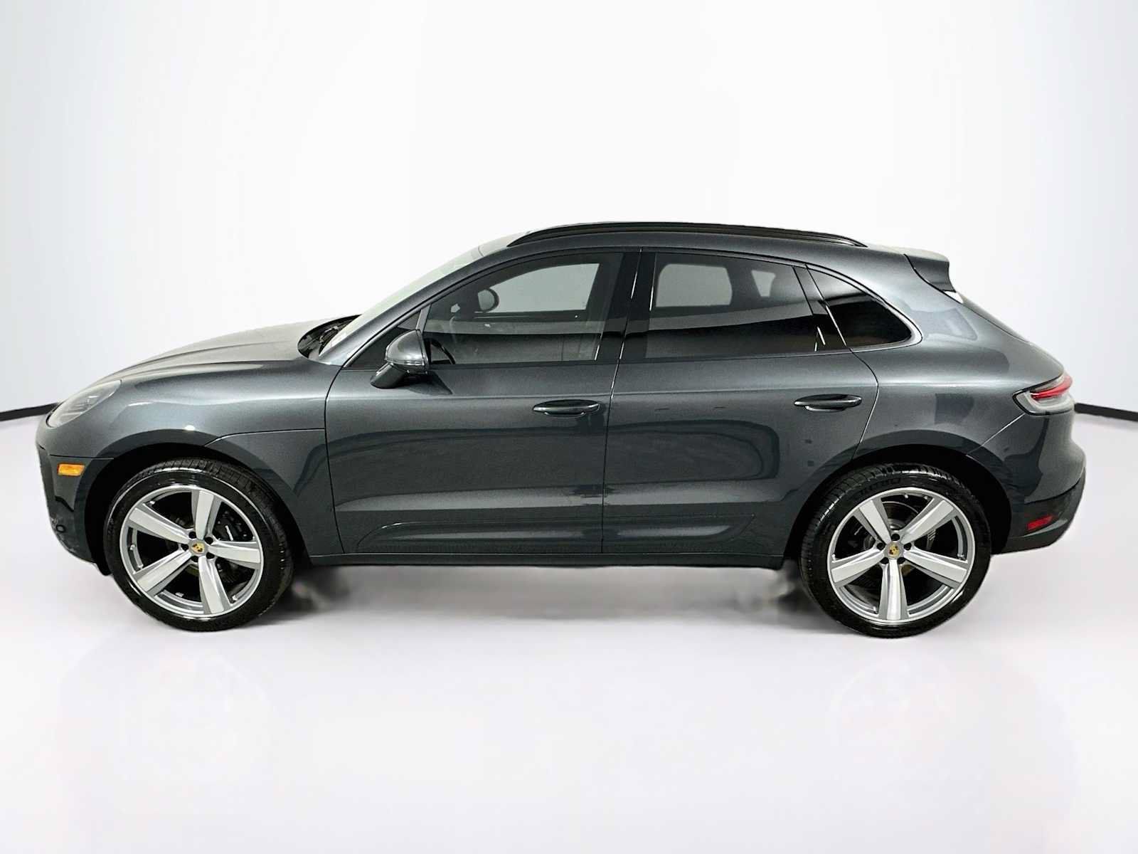 Certified 2026 Porsche Macan AWD/4WD image 2