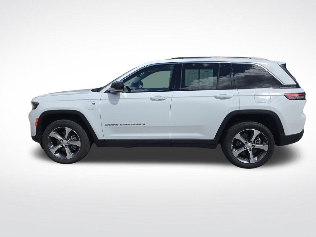 Used 2023 Jeep Grand Cherokee 4WD 4xe w/ Luxury Tech Group II image 2