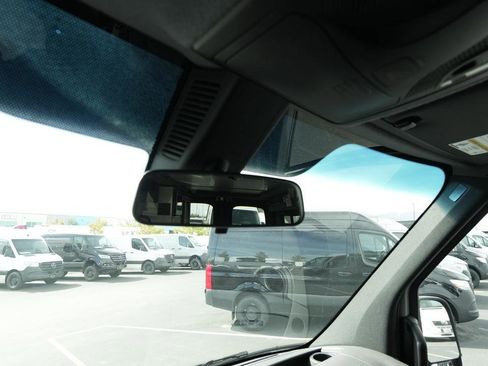 Used 2022 Mercedes-Benz Sprinter 2500 image 11