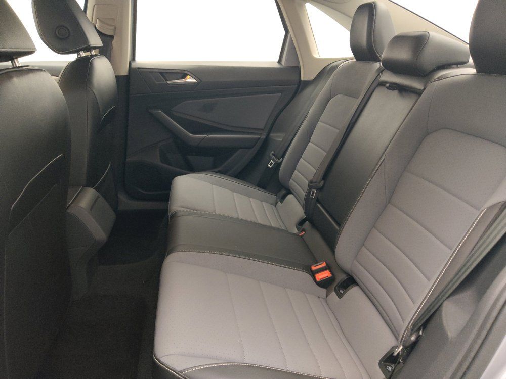 Used 2025 Volkswagen Jetta SE FWD image 18