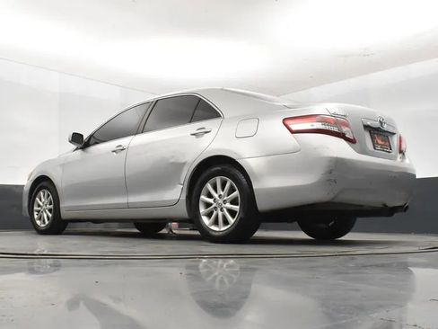 Used 2011 Toyota Camry XLE w/ SE/XLE Extra-Value Pkg image 12