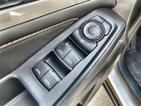 Used 2021 Chevrolet Traverse LS FWD image 21