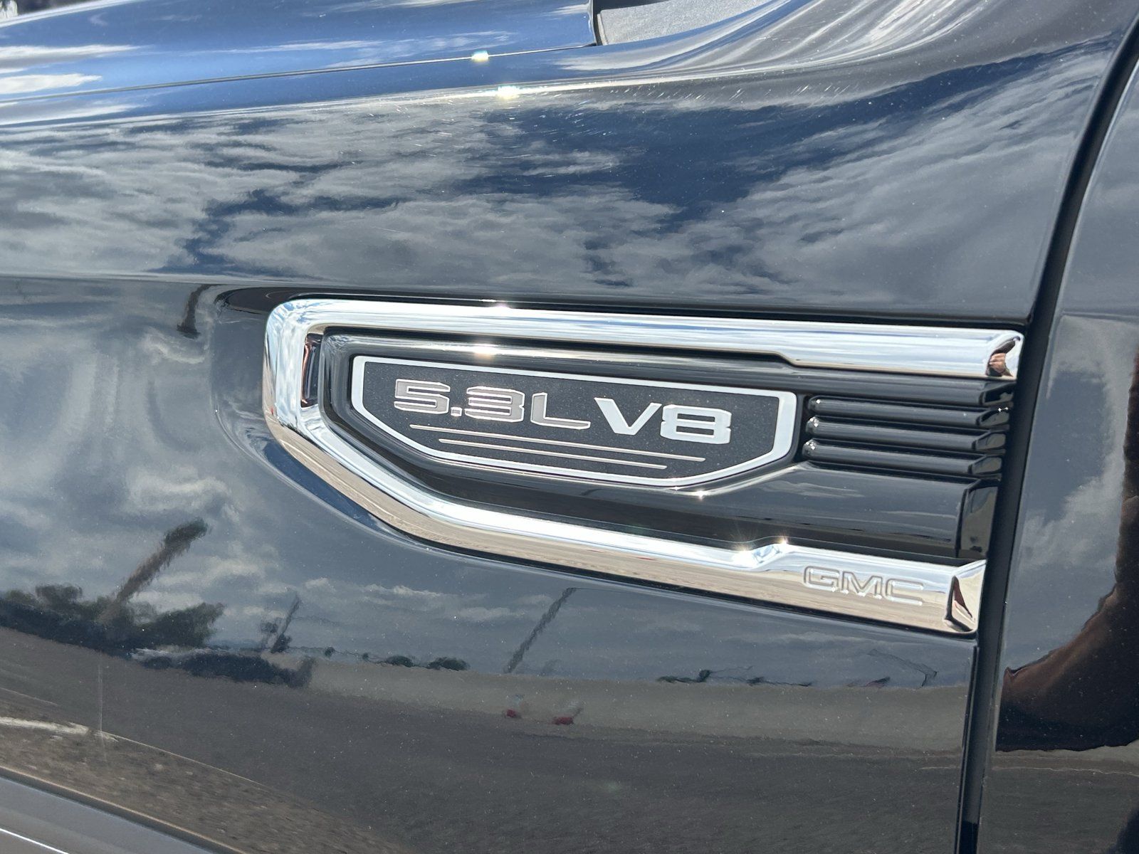 Used 2025 GMC Sierra 1500 SLT AWD/4WD image 11