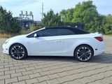 Used 2017 Buick Cascada Premium image 2
