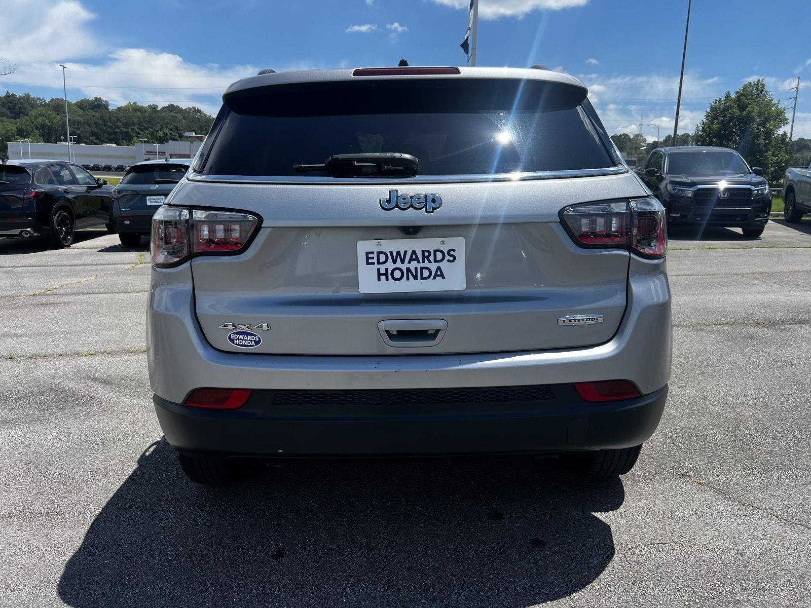 Used 2024 Jeep Compass Latitude AWD/4WD image 30