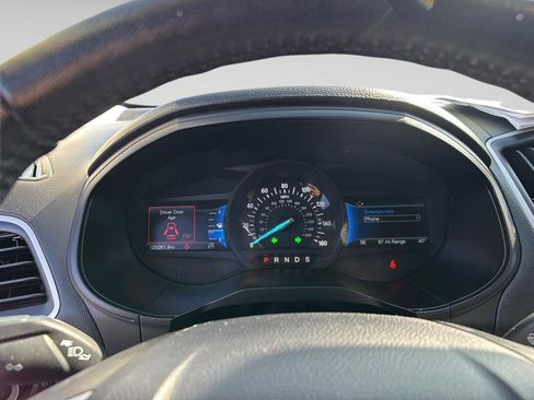 Used 2024 Ford Edge SEL w/ Convenience Package image 3