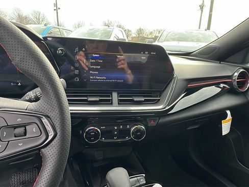 New 2026 Chevrolet Trax RS w/ Sunroof Package image 25