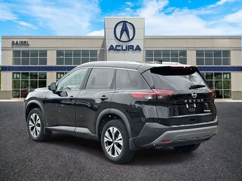 Used 2023 Nissan Rogue SV w/ SV Premium Package image 3