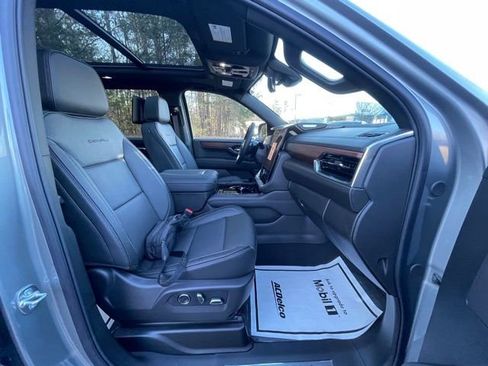 New 2026 GMC Yukon XL Denali w/ Advanced Technology Package image 28