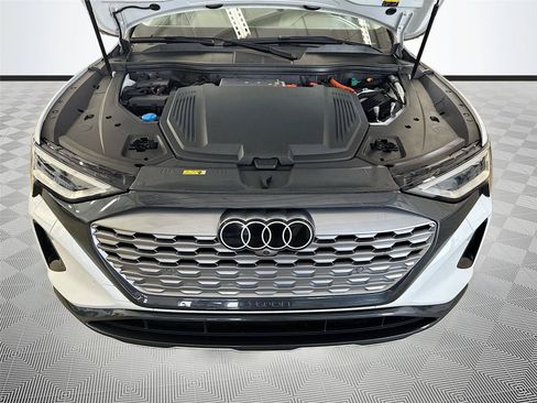Certified 2024 Audi Q8 e-tron Premium Plus AWD/4WD image 31