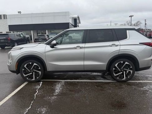 Used 2024 Mitsubishi Outlander AWD image 10