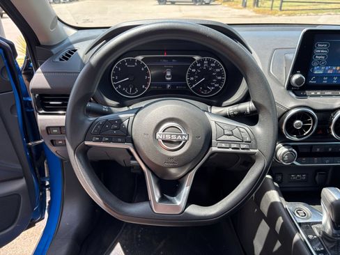 Used 2025 Nissan Sentra SV FWD image 21