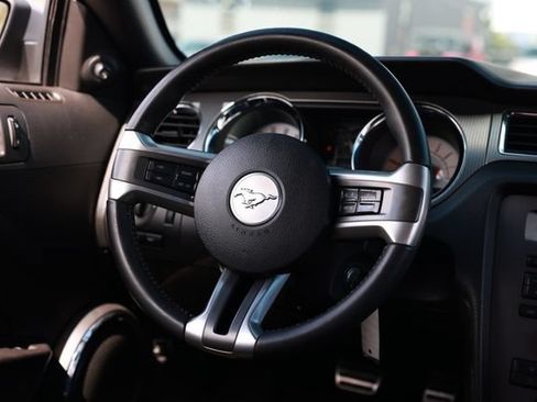 Used 2010 Ford Mustang GT Premium RWD image 31