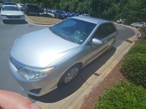 Used 2012 Toyota Camry LE FWD image 4