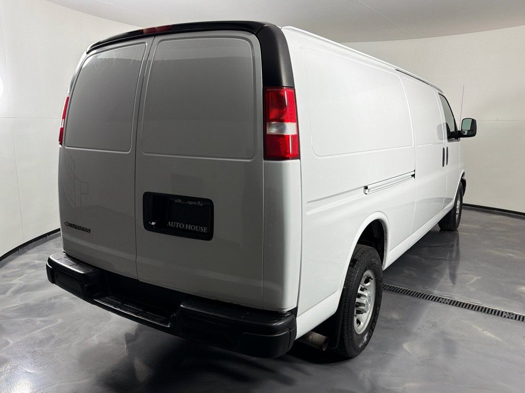 Used 2019 Chevrolet Express 3500 Extended w/ Driver Convenience Package RWD image 4