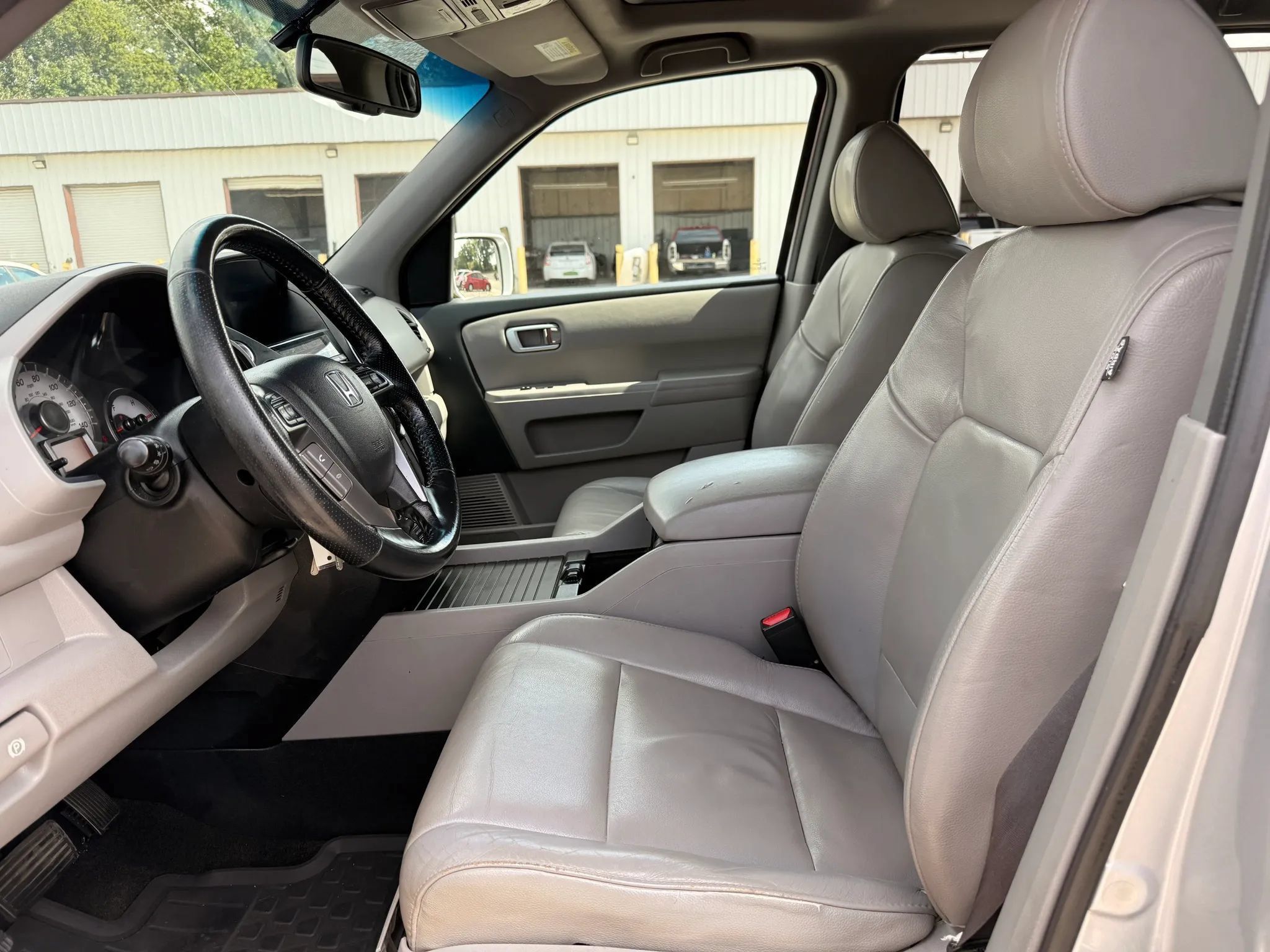 Used 2014 Honda Pilot Touring image 2