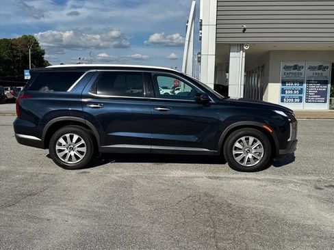 Used 2025 Hyundai Palisade SEL FWD image 2