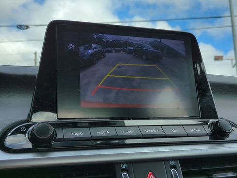 Certified 2022 Kia Forte LXS w/ LXS Technology Package image 19