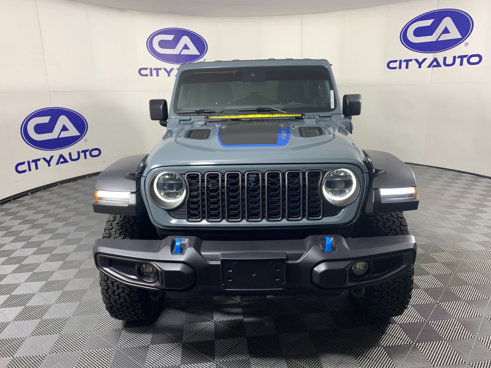 Used 2024 Jeep Wrangler Unlimited Rubicon 4xe w/ Technology Group AWD/4WD image 9