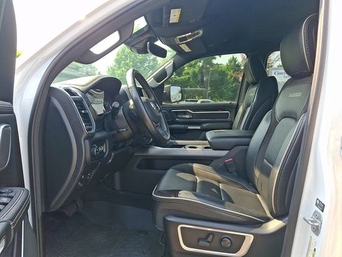 Used 2022 RAM 1500 Laramie AWD/4WD image 17