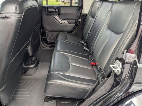 Used 2018 Jeep Wrangler Unlimited Sahara image 27