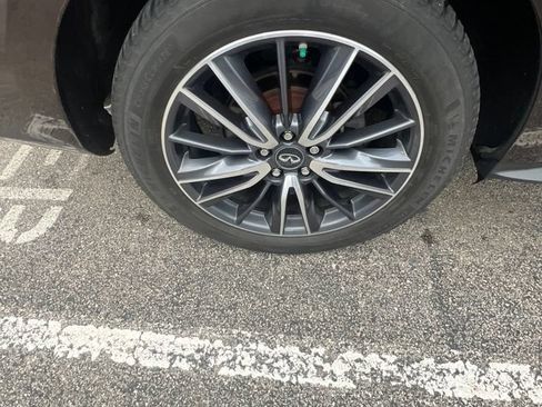 Used 2019 INFINITI QX60 Luxe w/ Sensory Package AWD/4WD image 8