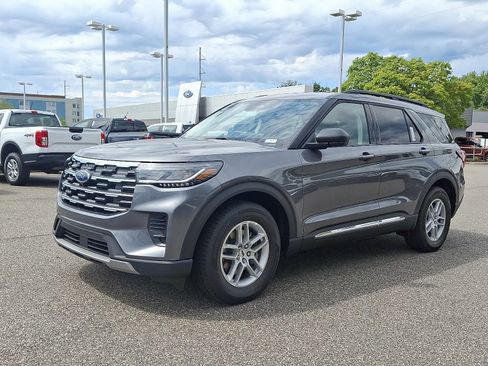 New 2025 Ford Explorer Active image 3