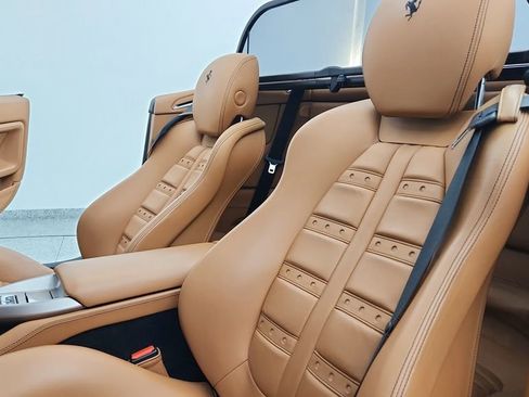 Used 2014 Ferrari California image 19