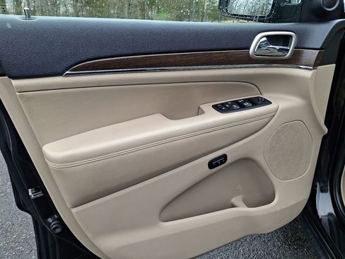 Used 2016 Jeep Grand Cherokee Limited w/ Luxury Group II image 14