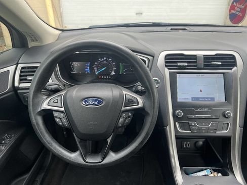 Used 2020 Ford Fusion SE image 19