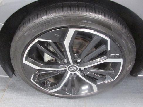 Used 2024 Nissan Altima 2.5 SR FWD image 13