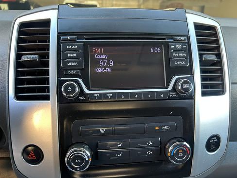 Used 2018 Nissan Frontier SV image 5