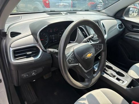Used 2018 Chevrolet Equinox LS AWD/4WD image 12