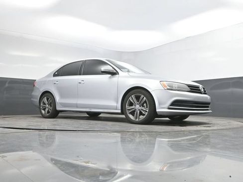 Used 2015 Volkswagen Jetta TDI SE FWD image 41