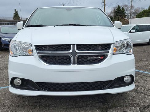 Used 2019 Dodge Grand Caravan SXT image 4