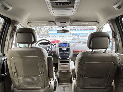 Used 2012 Chrysler Town & Country Touring-L w/ Trailer Tow Group image 20