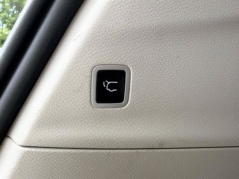 Used 2022 Chrysler Pacifica Touring-L FWD image 6