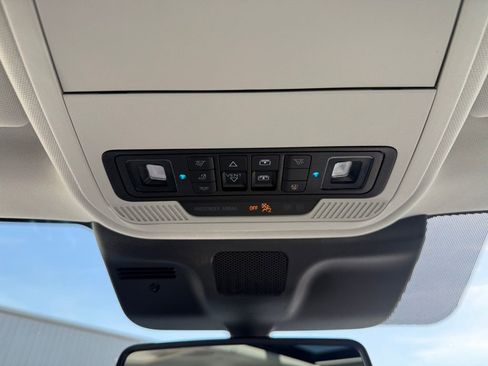 Used 2025 Ford Expedition Max Platinum w/ Platinum Ultimate Package AWD/4WD image 15