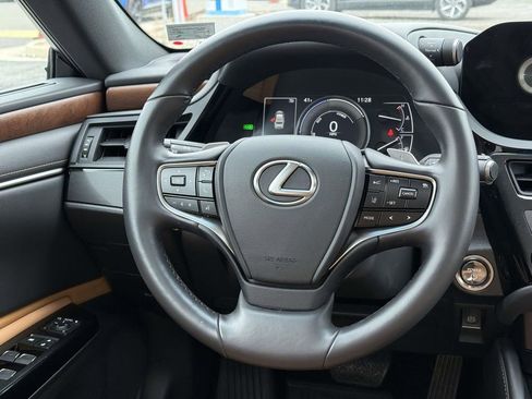 Used 2025 Lexus ES 300h w/ Premium Package image 9