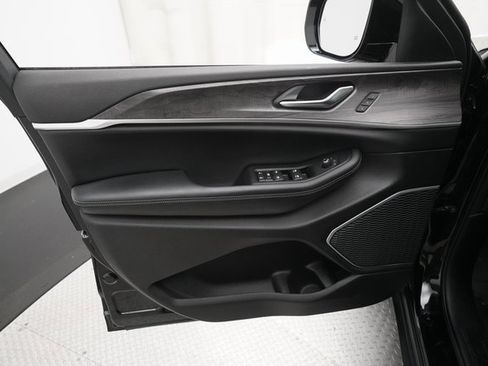 Used 2025 Jeep Grand Cherokee Limited 4xe image 27