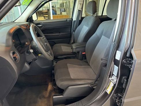 Used 2016 Jeep Patriot Sport w/ Power Value Group FWD image 2