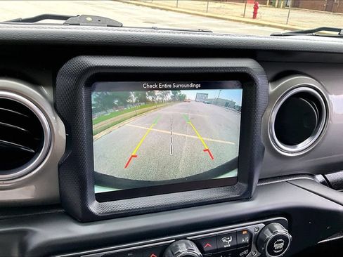 Used 2018 Jeep Wrangler Unlimited Sahara AWD/4WD image 20