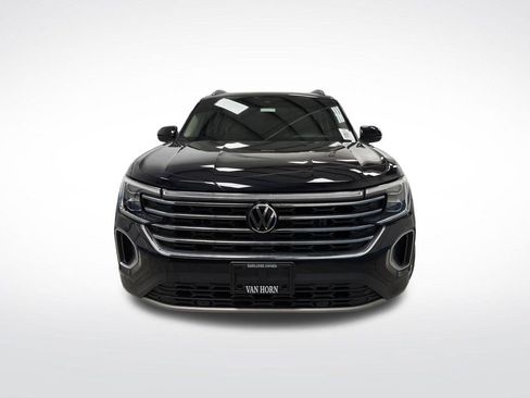 Used 2024 Volkswagen Atlas SE w/ Panoramic Sunroof Package image 11