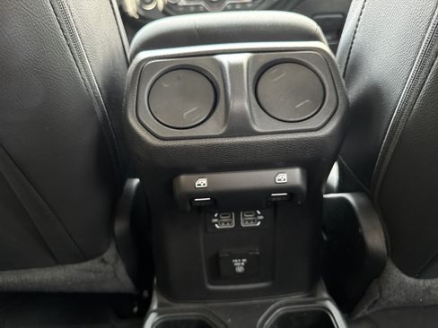 Used 2023 Jeep Gladiator Overland AWD/4WD image 15