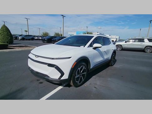 New 2026 Chevrolet Equinox EV LT image 25