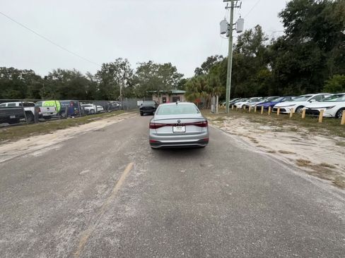 Used 2025 Volkswagen Jetta SE image 16