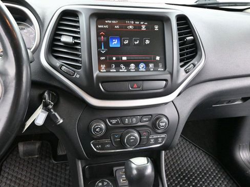 Used 2015 Jeep Cherokee Trailhawk image 20