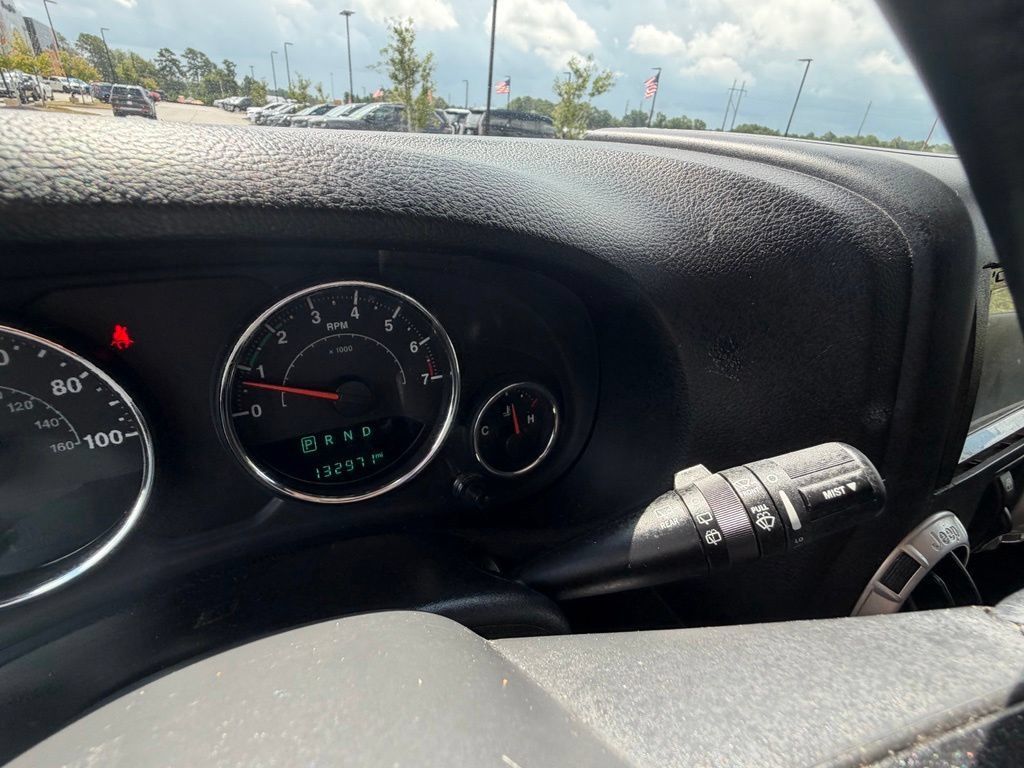 Used 2018 Jeep Wrangler Unlimited Sahara w/ Connectivity Group AWD/4WD image 47