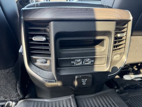 Used 2025 RAM 3500 Laramie AWD/4WD image 30