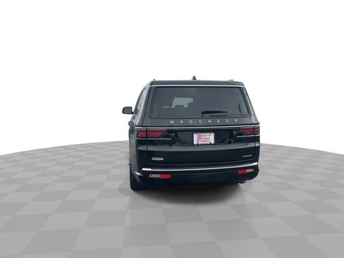 Used 2024 Jeep Wagoneer L Series III w/ Flexible Seating Group AWD/4WD image 8